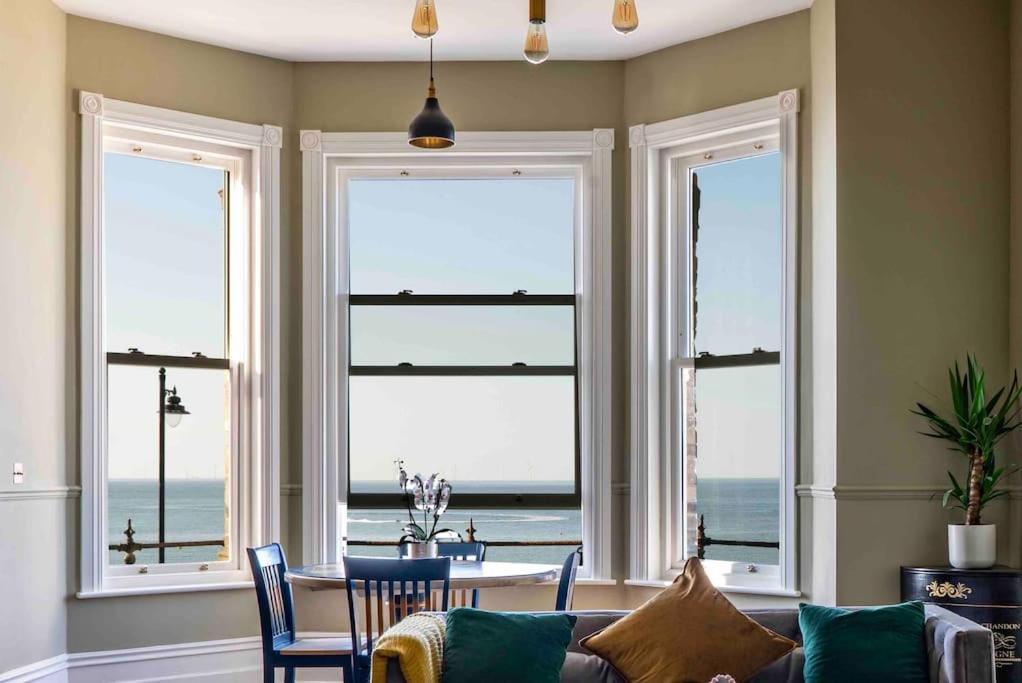 Beachfront Luxury Home With Spectacular Sea Views Херн Бей Екстериор снимка