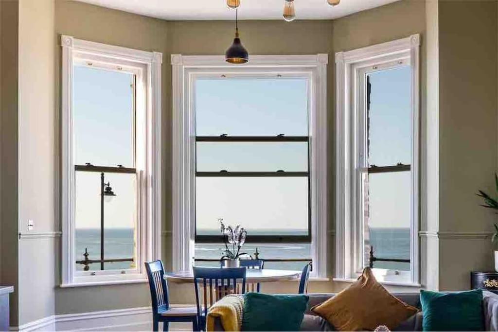 Beachfront Luxury Home With Spectacular Sea Views Херн Бей Екстериор снимка